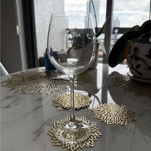 NEW Chic Gold Floral Coasters – Luxe Openwork Design in PVC – Set of 6